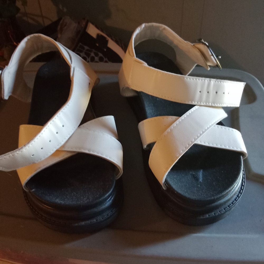 Stylish White Sandals for Women Nwt